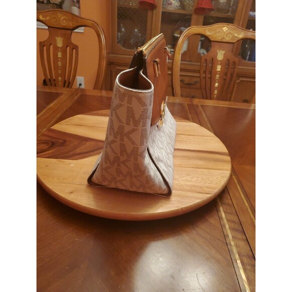 Michael Kors Hudson Signature Vanilla Acorn Leather Satchel Handbag Crossbody - Picture 7 of 14